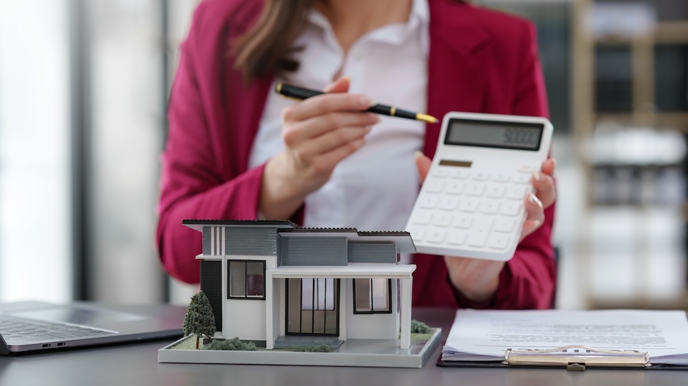 Real estate agents offer to sell houses or condos and purchase and sale agreements for houses and land. Calculate the cost of running a house.